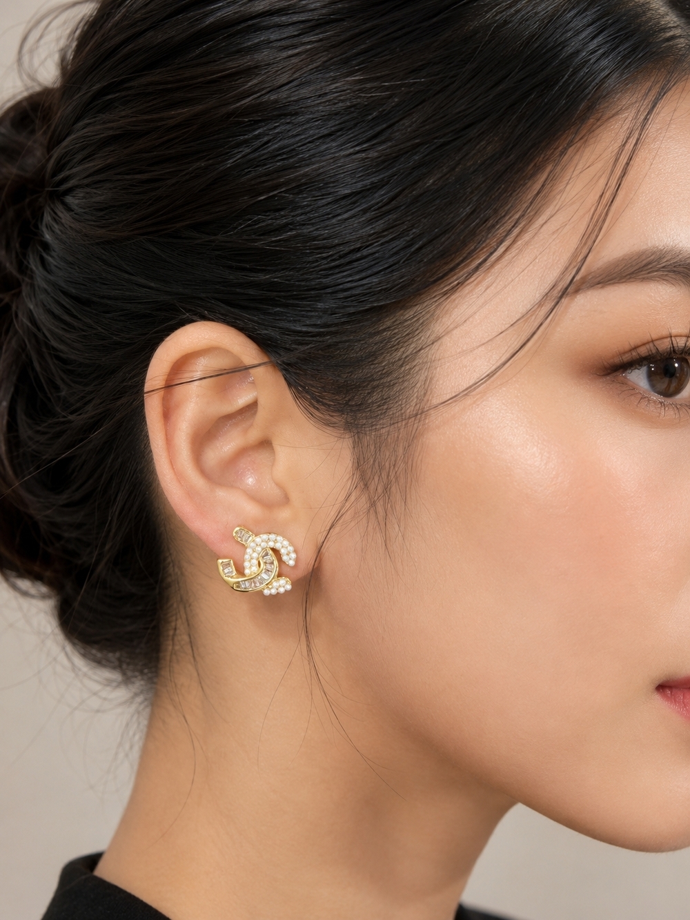 Fashion Jewelry Gold and Pearl Interlocking Clip Earrings - Women Jewelry